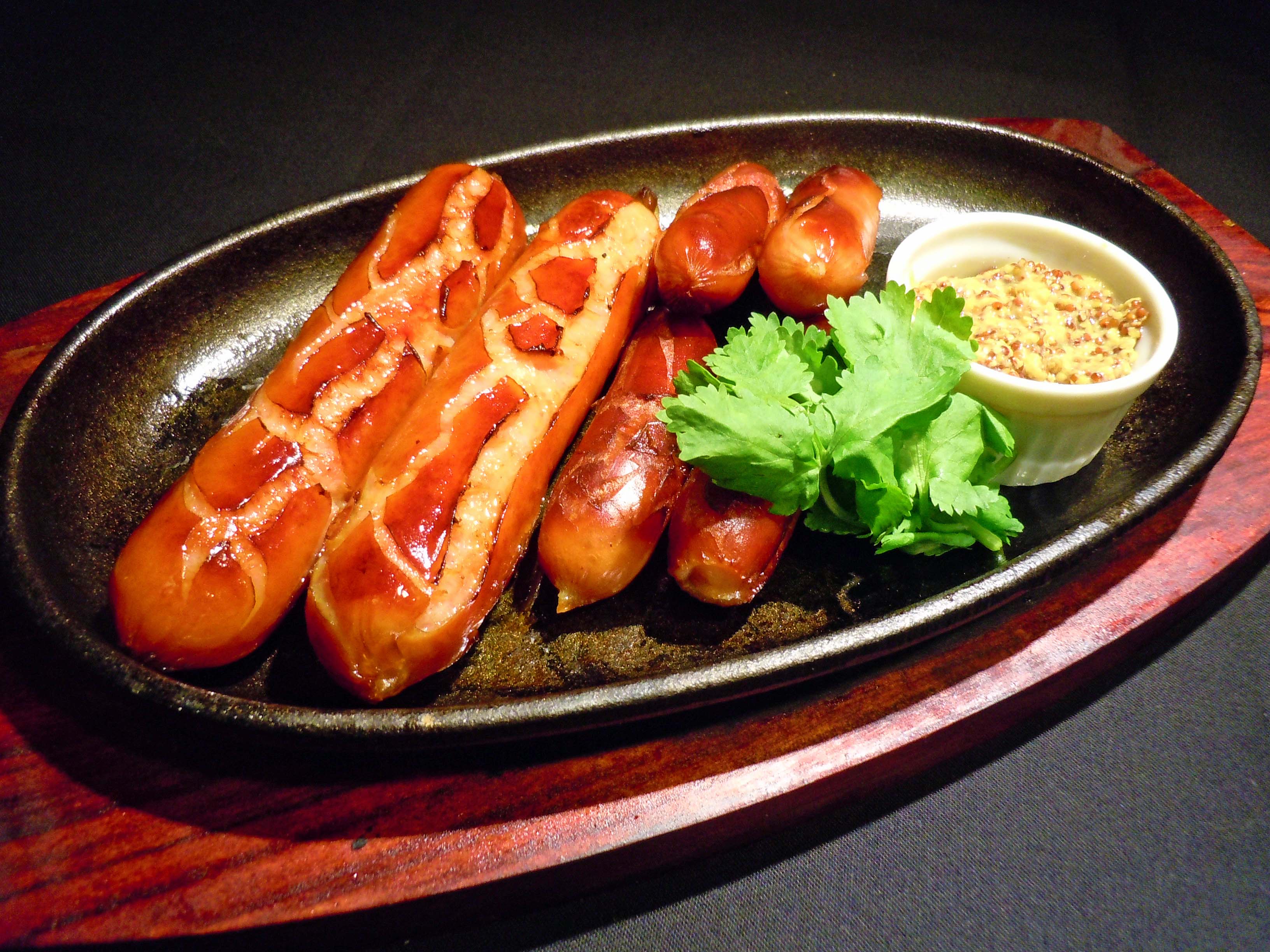 ソーセージ盛合せ